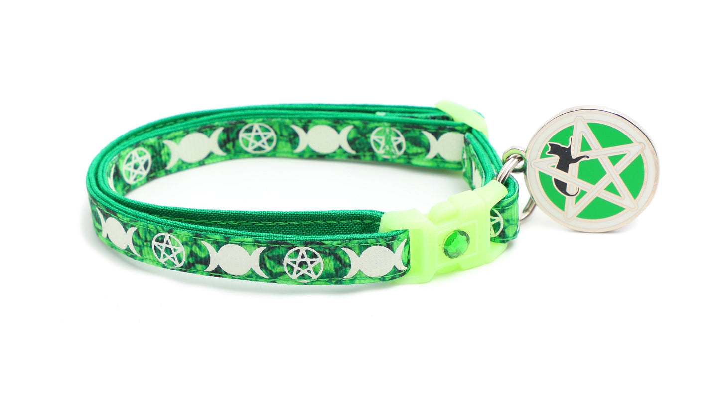 Witch's Familiar on Emerald Cat Collar-4