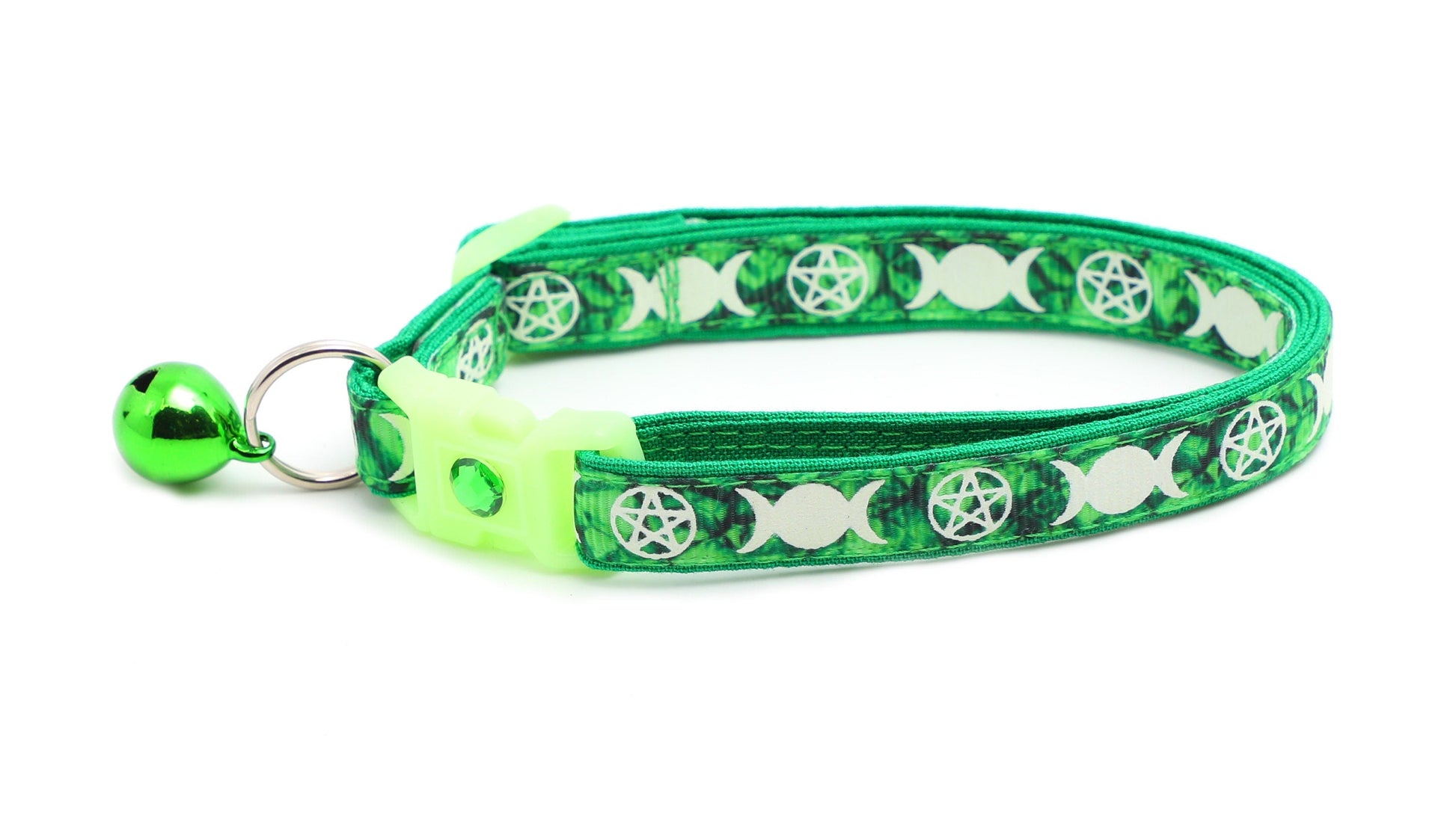 Witch's Familiar on Emerald Cat Collar-3