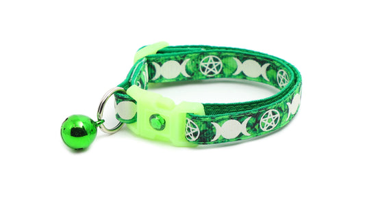 Witch's Familiar on Emerald Cat Collar-0